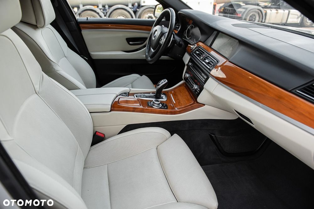 BMW Seria 5 535i xDrive Sport-Aut Luxury Line - 19