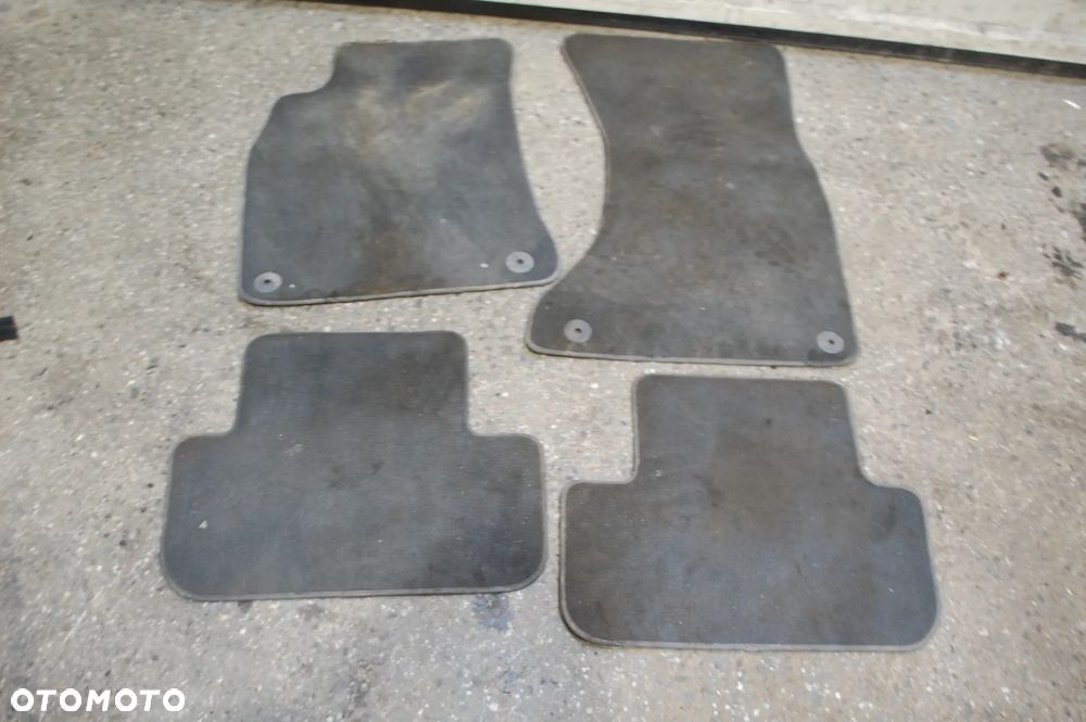 DYWANIKI WELUROWE KOMPLET 8K0864450 AUDI A4 B8 KOMBI - 1