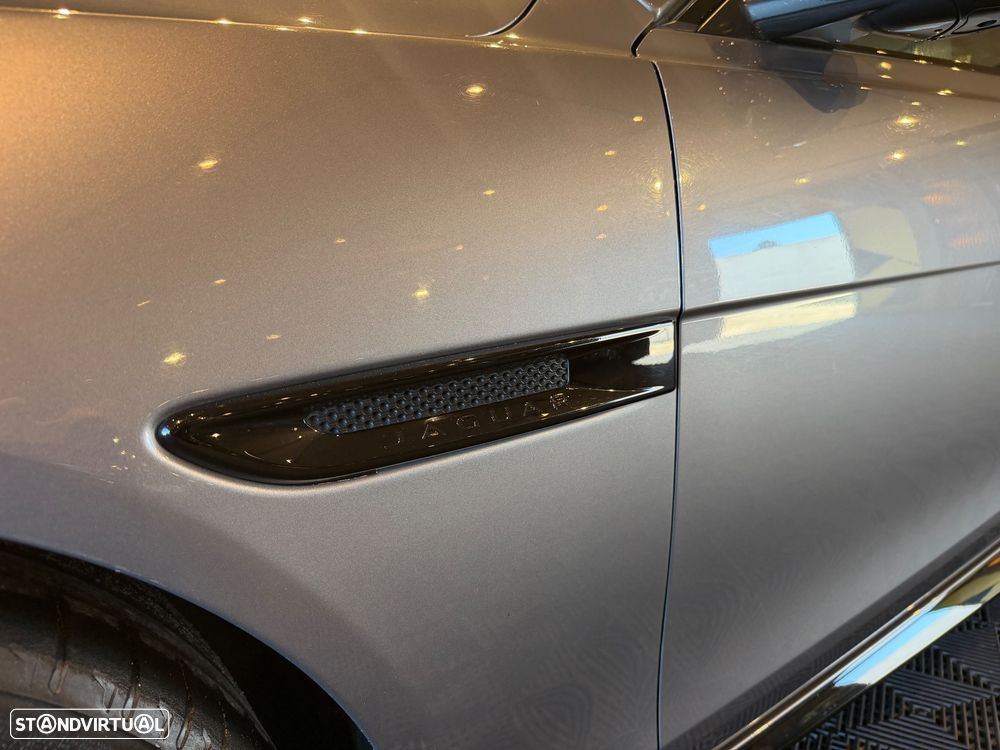 Jaguar XE 2.0 D200 R-Dynamic HSE - 14