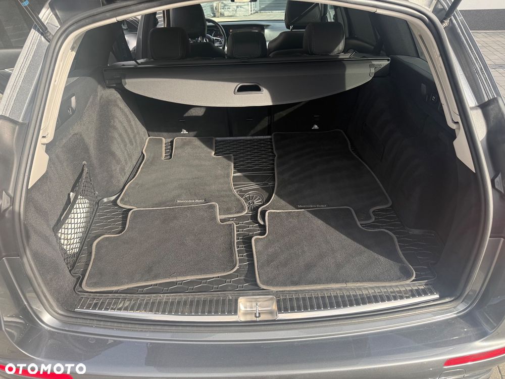 Mercedes-Benz Klasa E 220 d 4-Matic 9G-TRONIC - 23