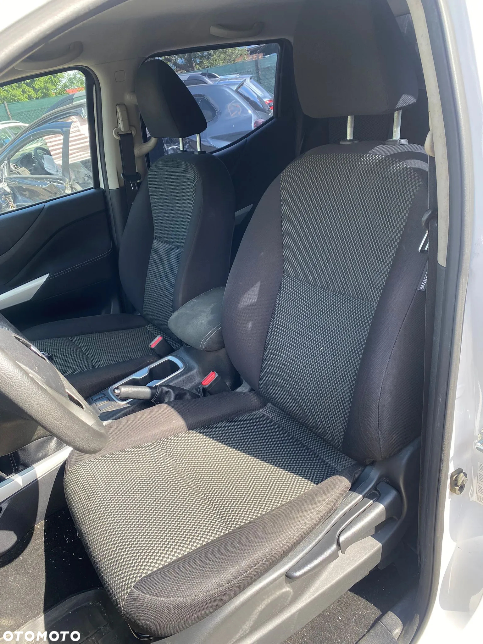 Renault Alaskan Double Cab 4x4 dCi 160 LIFE - 32