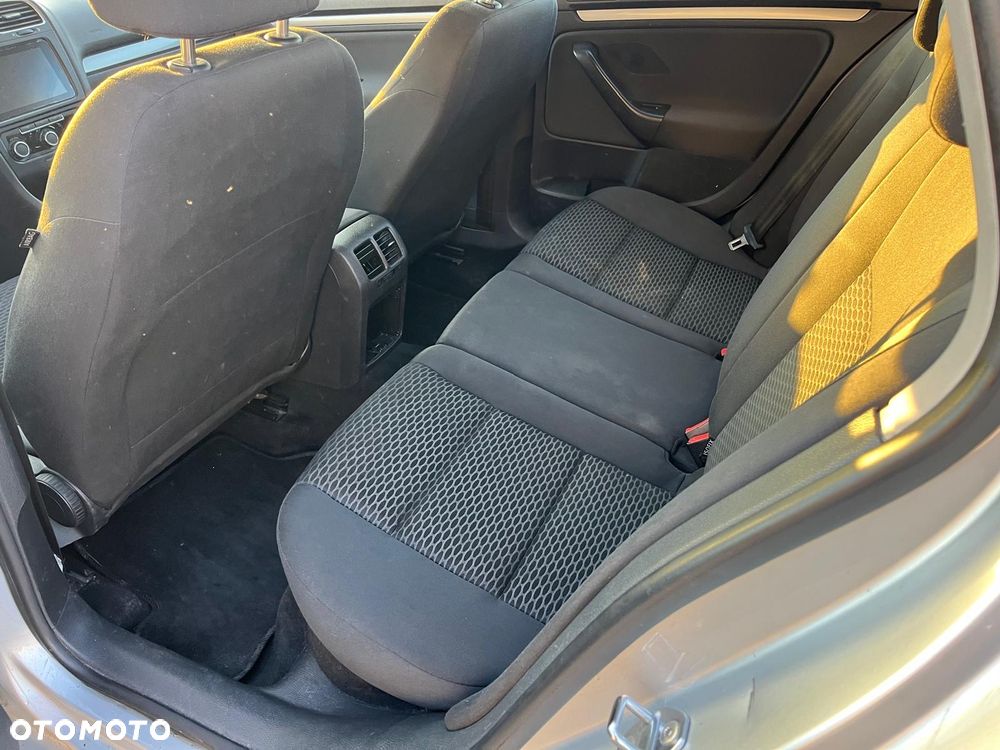 Volkswagen Golf - 10