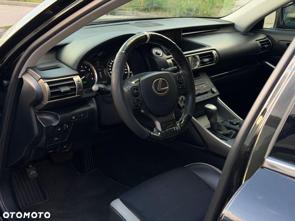 Lexus IS 300h Business Edition - 20