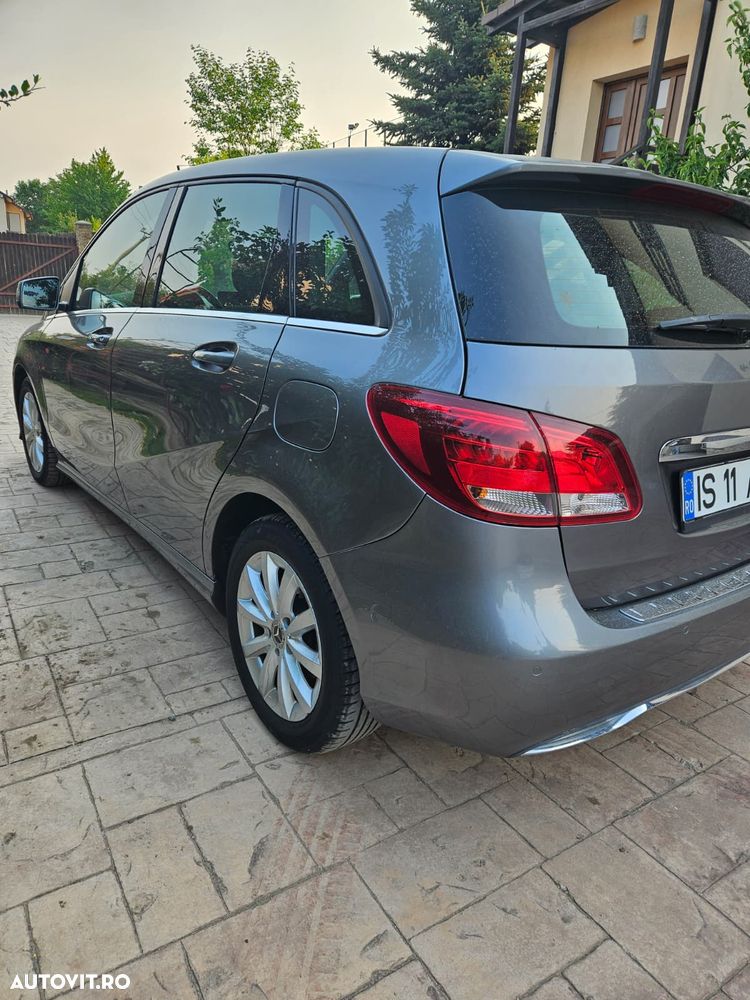 Mercedes-Benz EQB - 8