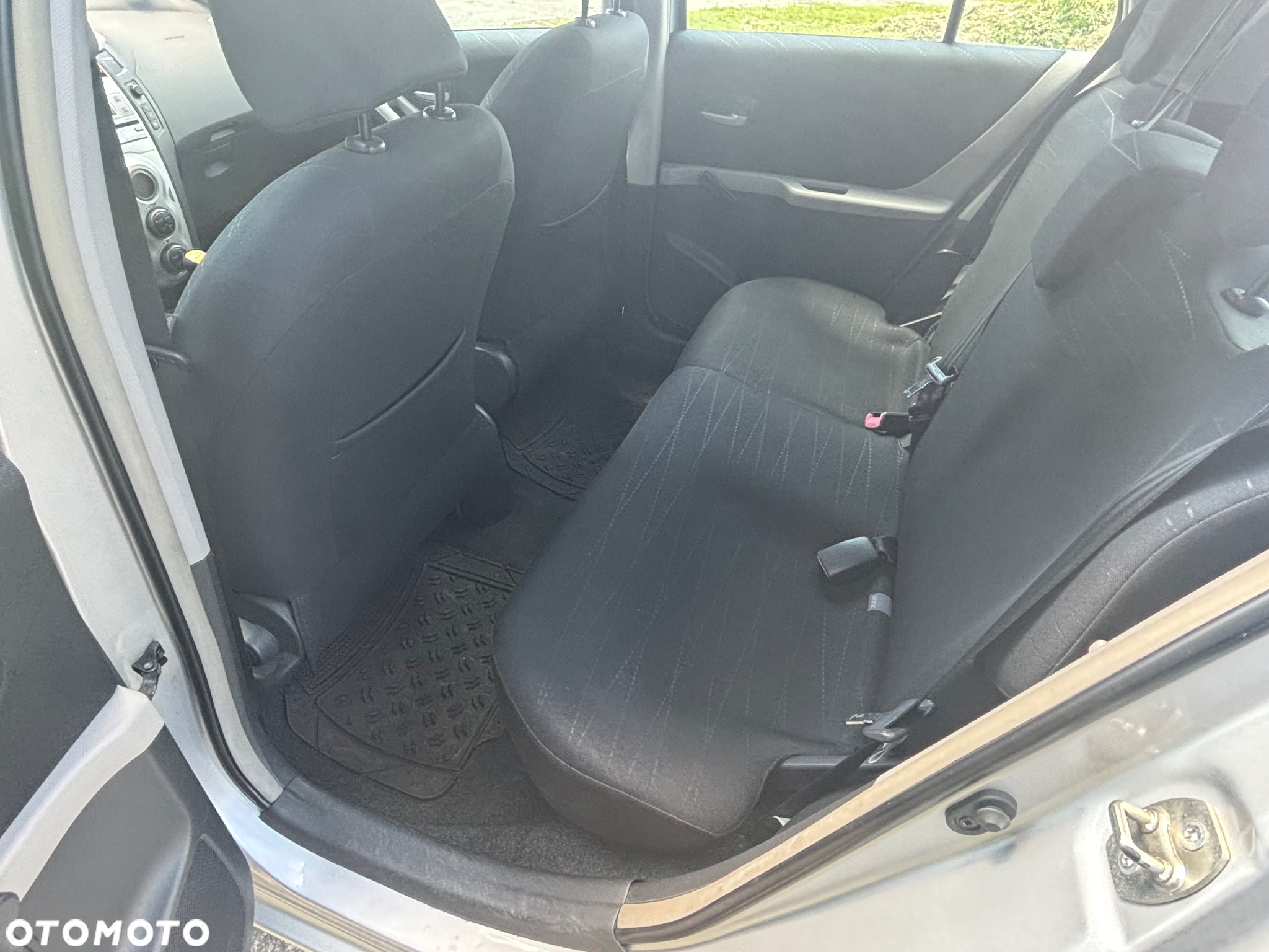 Toyota Yaris 1.3 - 10