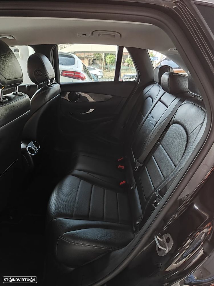 Mercedes-Benz GLC 300 ver-de-4matic-9g--tronic-edition-amg-line - 14