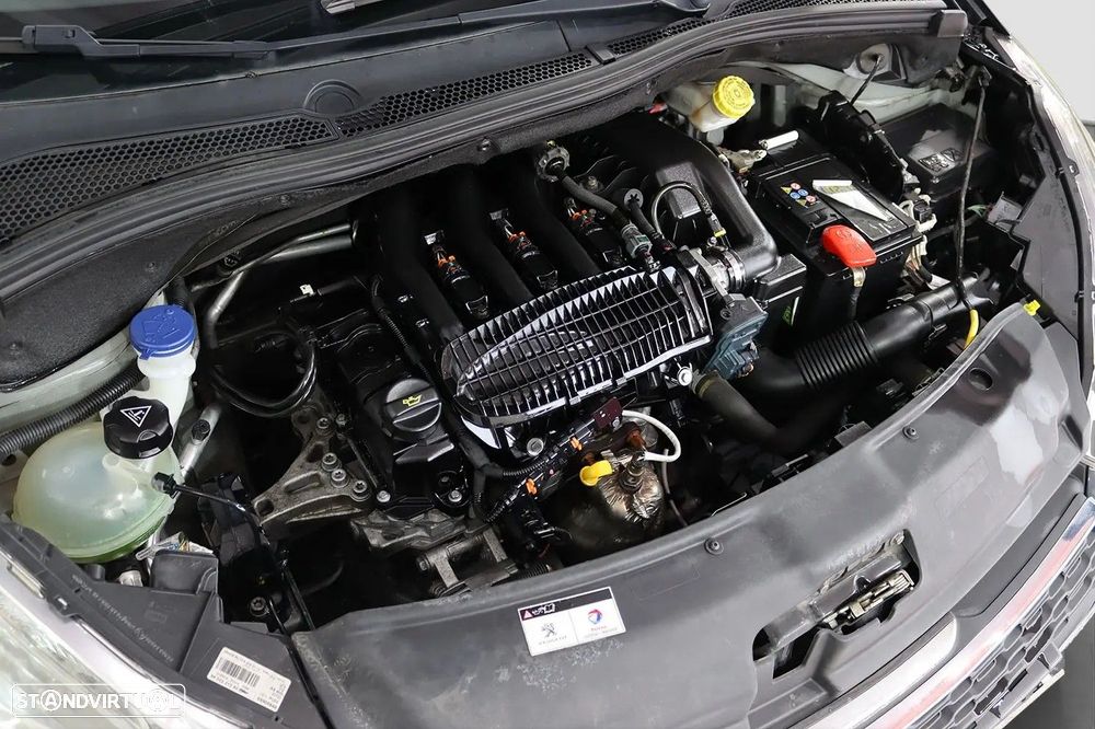 Peugeot 208 - 12