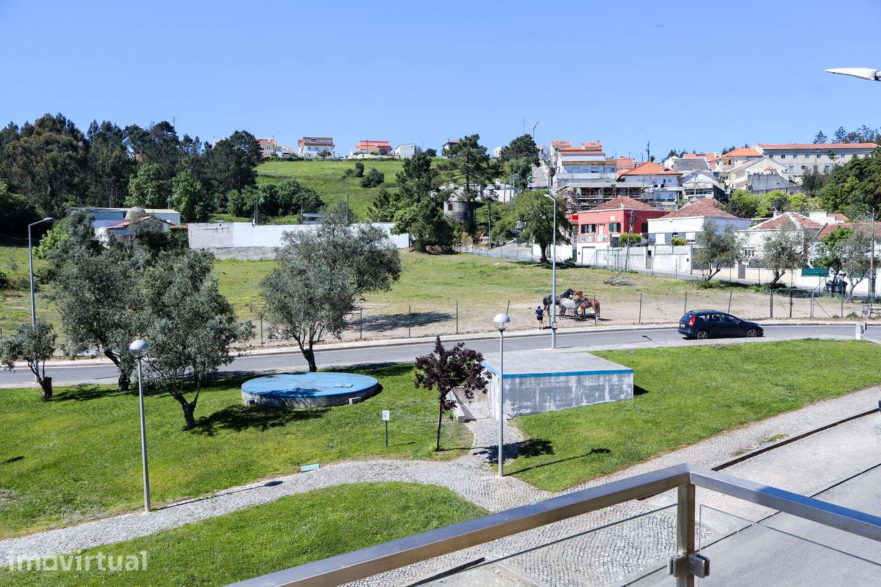 Apartamento T3 com garagem dupla em zona tranquila de Caneças - Grande imagem: 3/18