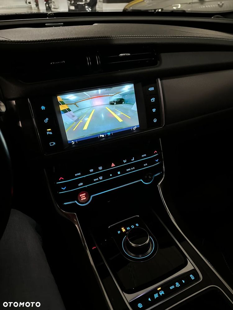 Jaguar XF 2.0 i4D R-Sport - 39