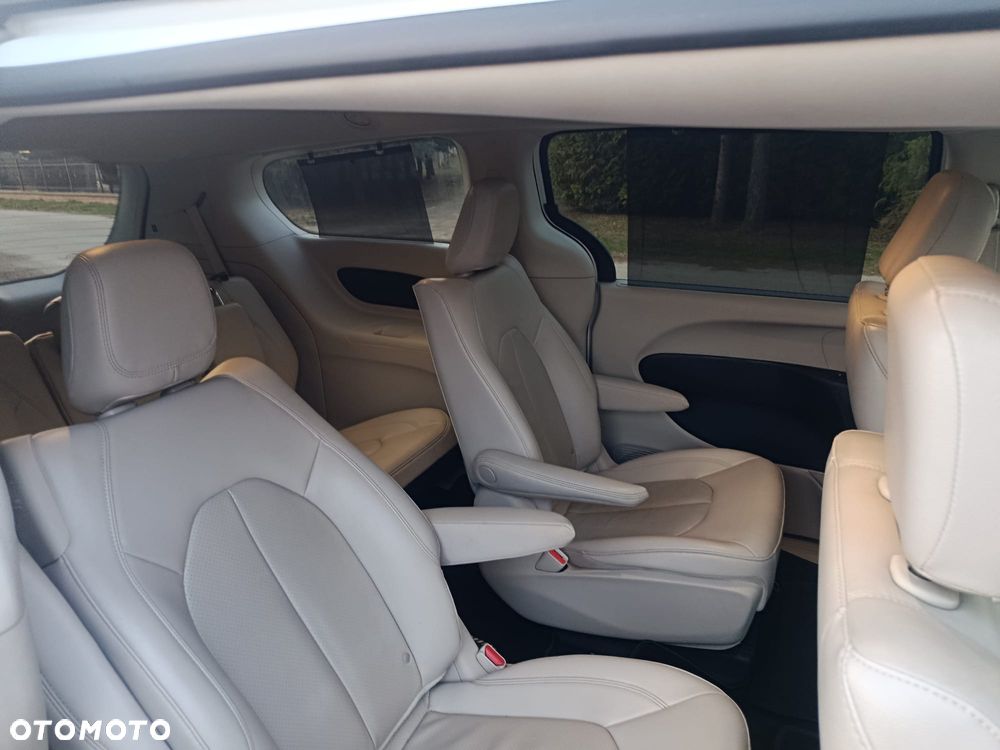 Chrysler Pacifica - 13