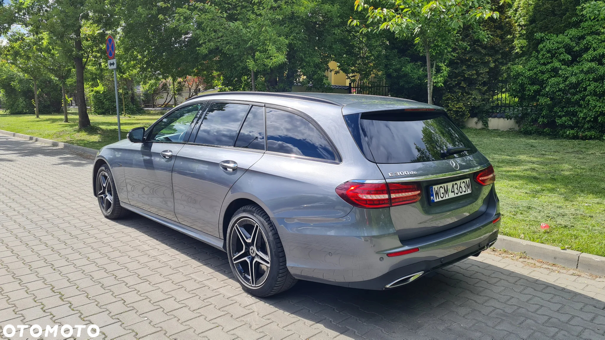 Mercedes-Benz Klasa E 300 de T 9G-TRONIC AMG Line - 3
