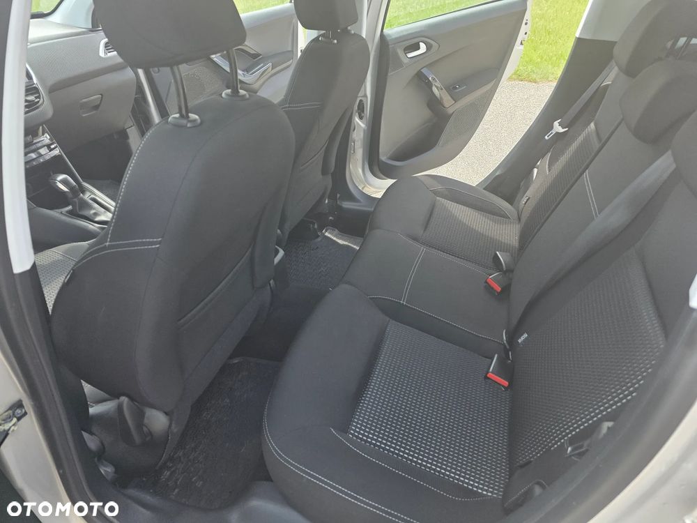 Peugeot 208 1.2 PureTech Allure S&S - 10