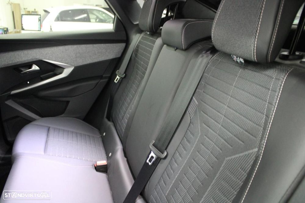 Peugeot E-3008 73 kWh Allure - 14