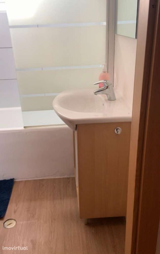 Quarto - localizado em Arregaça Coimbra - Grande imagem: 3/11