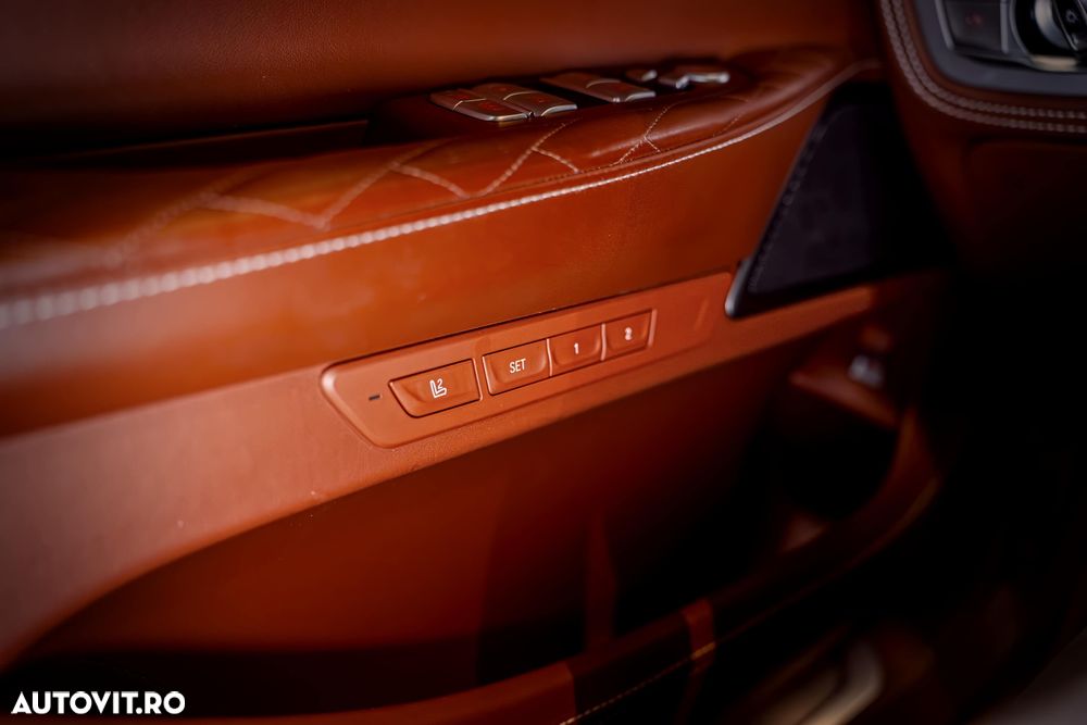 BMW Seria 7 740i - 35