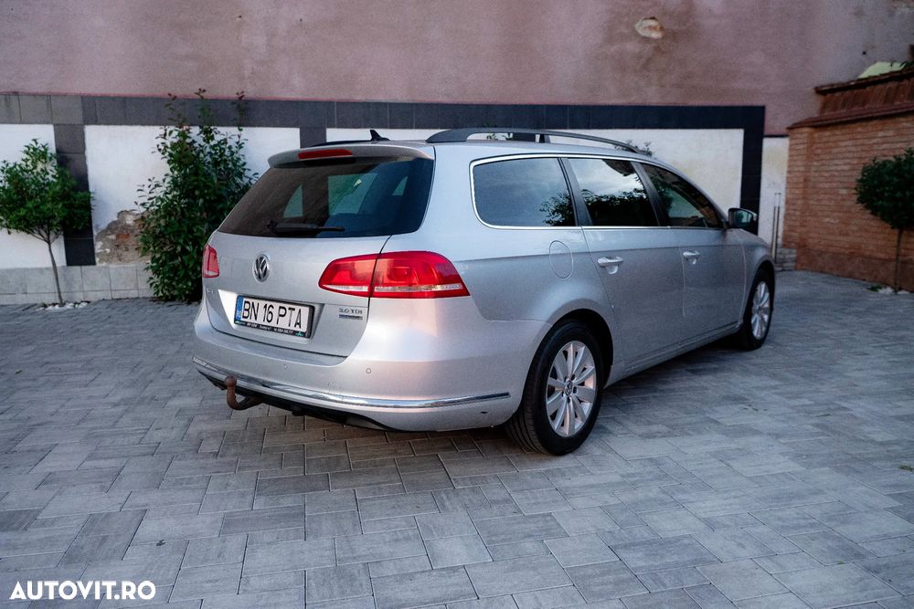 Volkswagen Passat 2.0 TDI BlueMotion Technology DSG Comfortline - 24