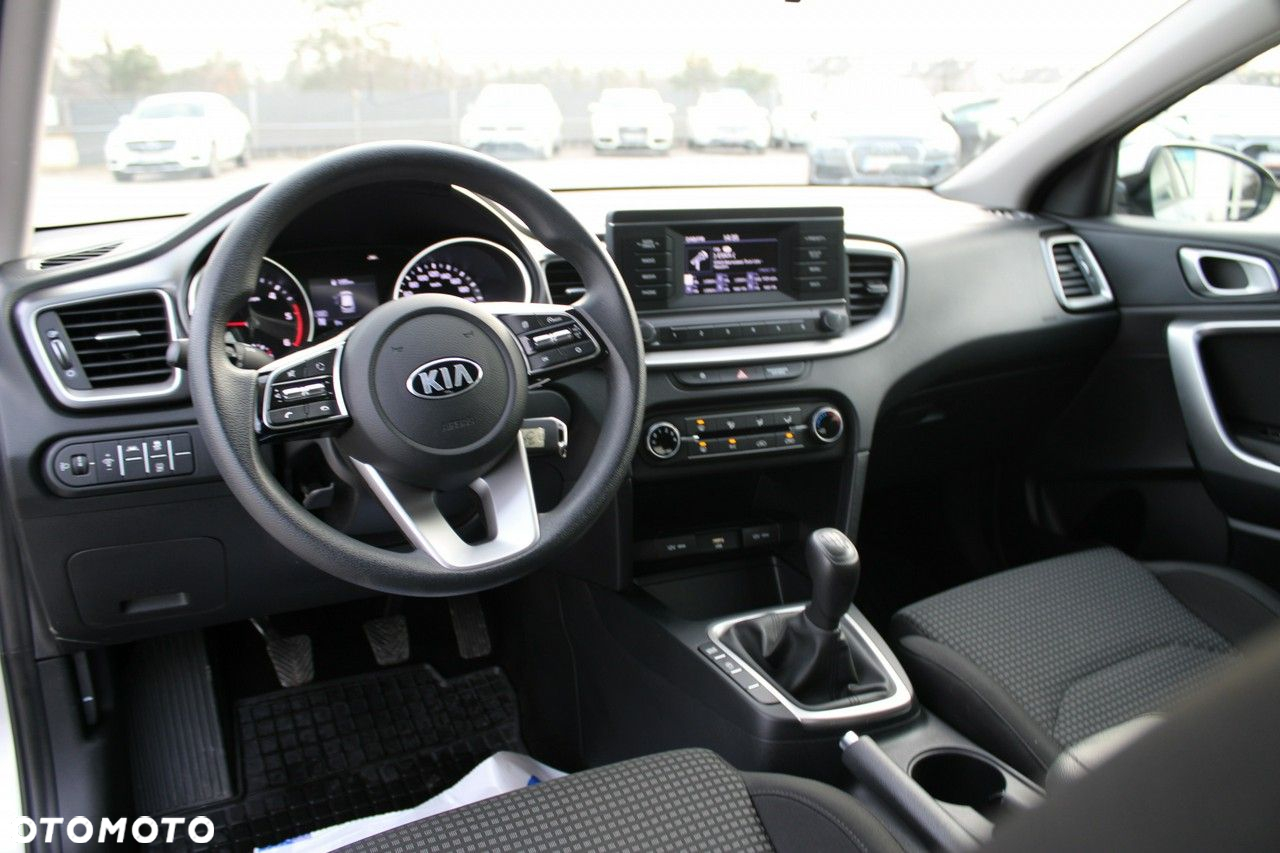 Kia Ceed - 27