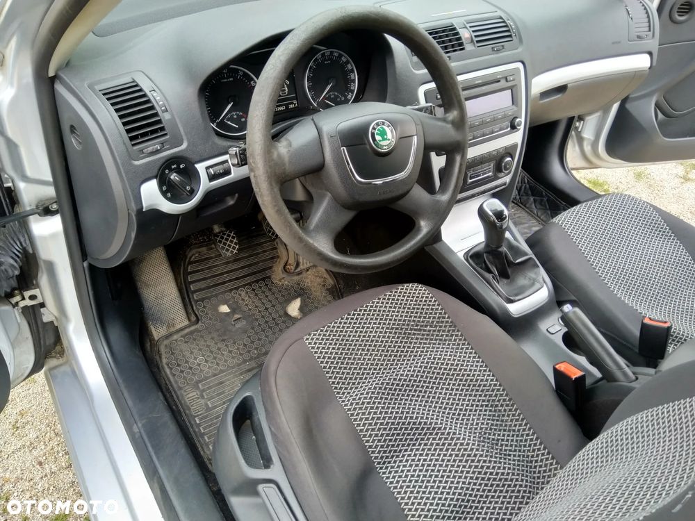 Skoda Octavia 1.8 TSI Ambiente - 9