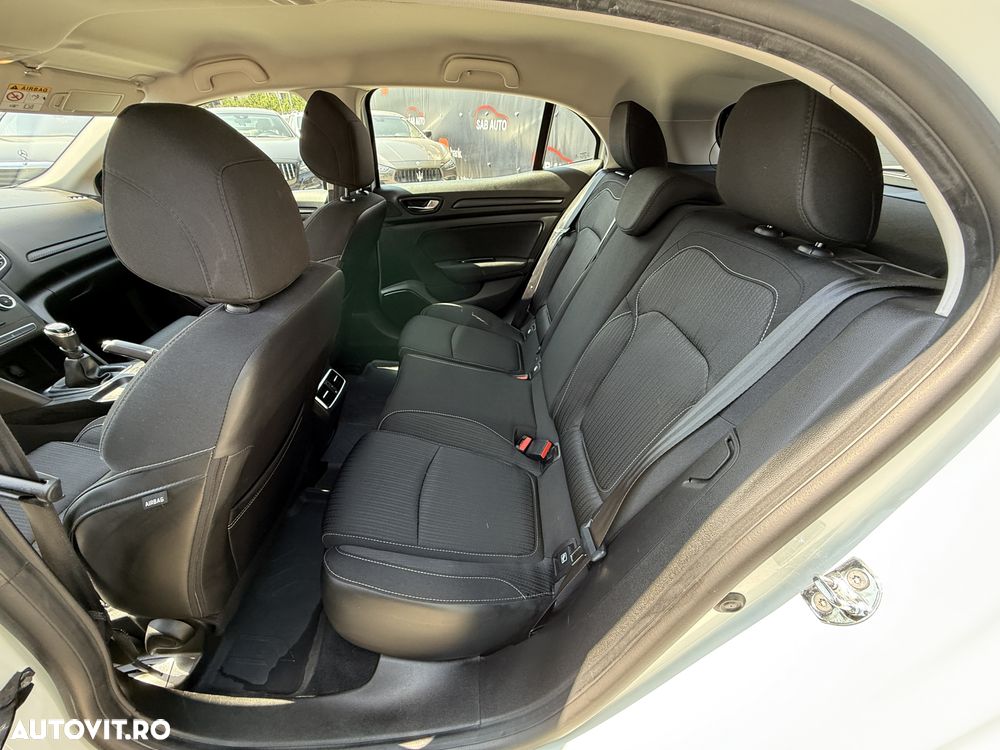 Renault Megane TCe Business - 13