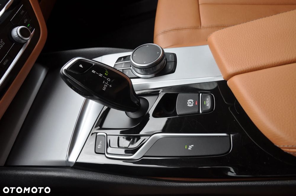 BMW Seria 5 520d xDrive - 17
