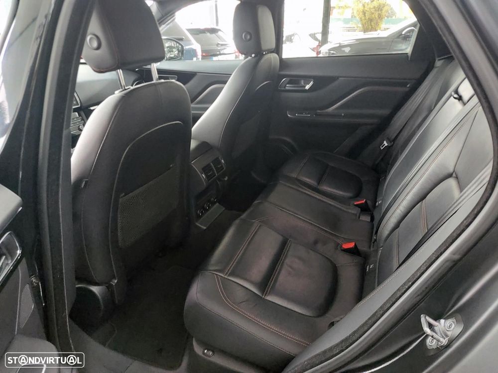 Jaguar F-Pace 2.0 i4D Prestige AWD - 12