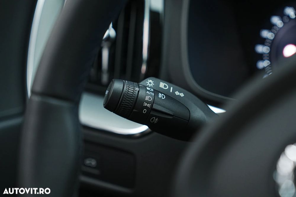 Volvo XC 60 B4 D Core - 33