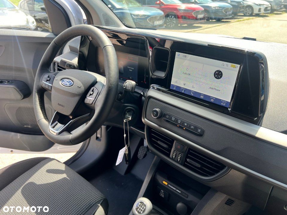 Ford Transit Courier - 11