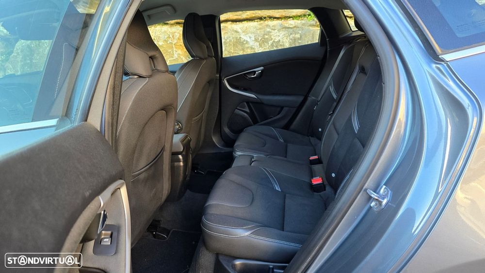 Volvo V40 1.6 D2 Momentum Powershift Eco - 38