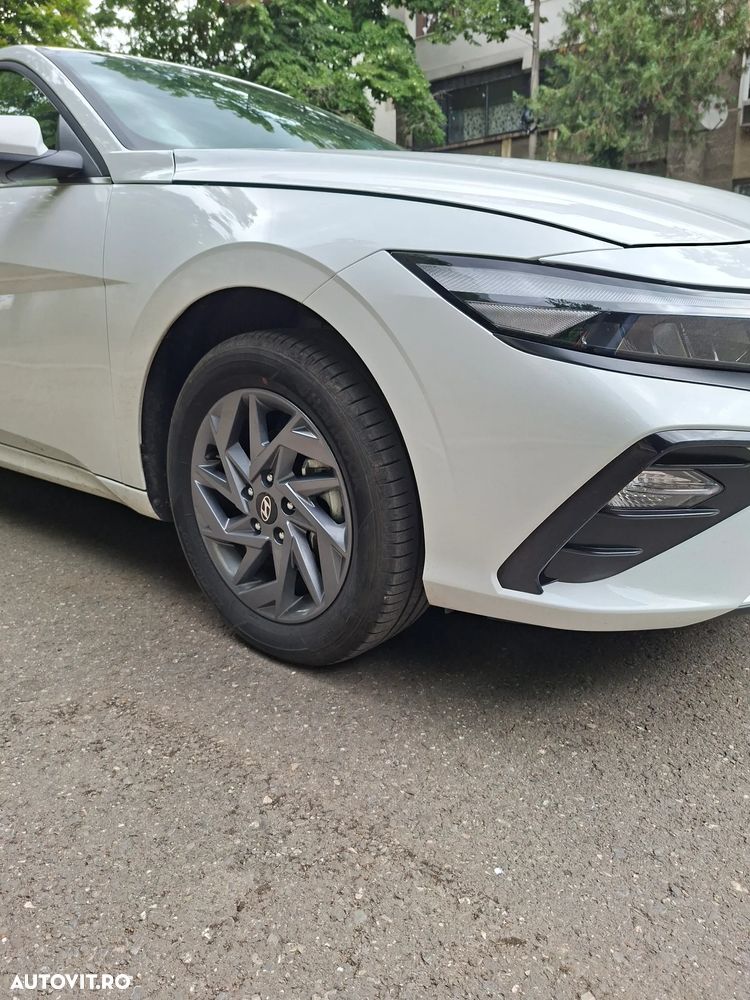 Hyundai Elantra 1.6 l 123 CP 6MT Highway - 17