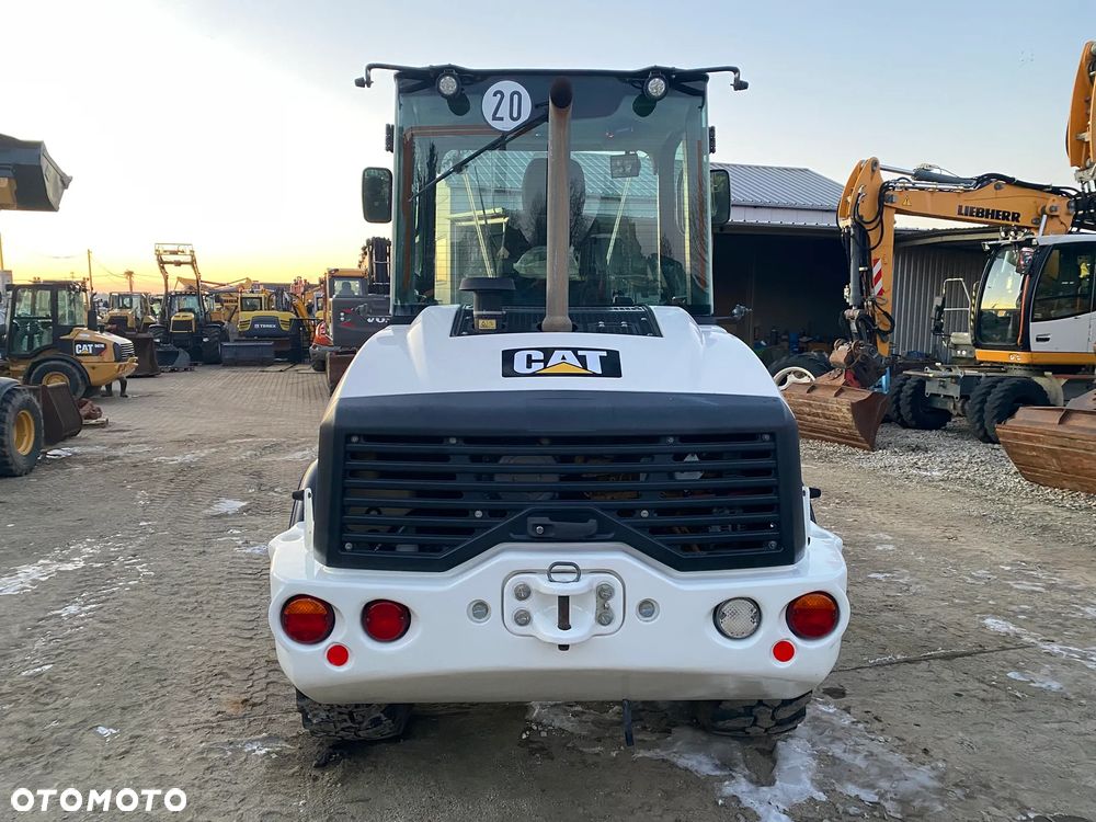 Caterpillar CAT 908M, 2020 ROK, 3400 MTH, ŁYŻKA OTWIERANA + WIDŁY, z NIEMIEC, - 5