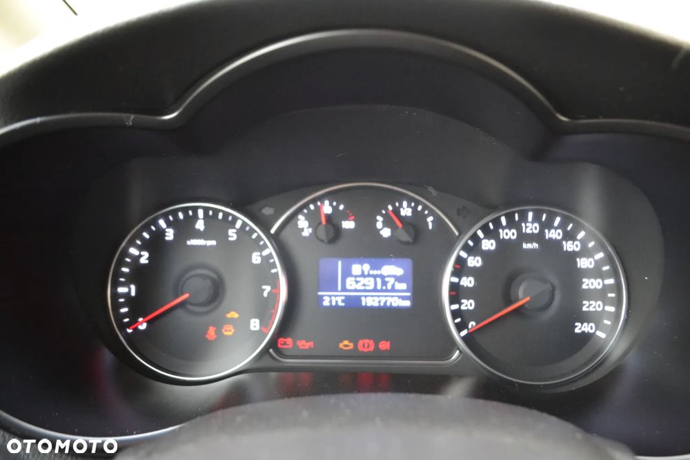 Kia Carens 1.6 GDI L - 23