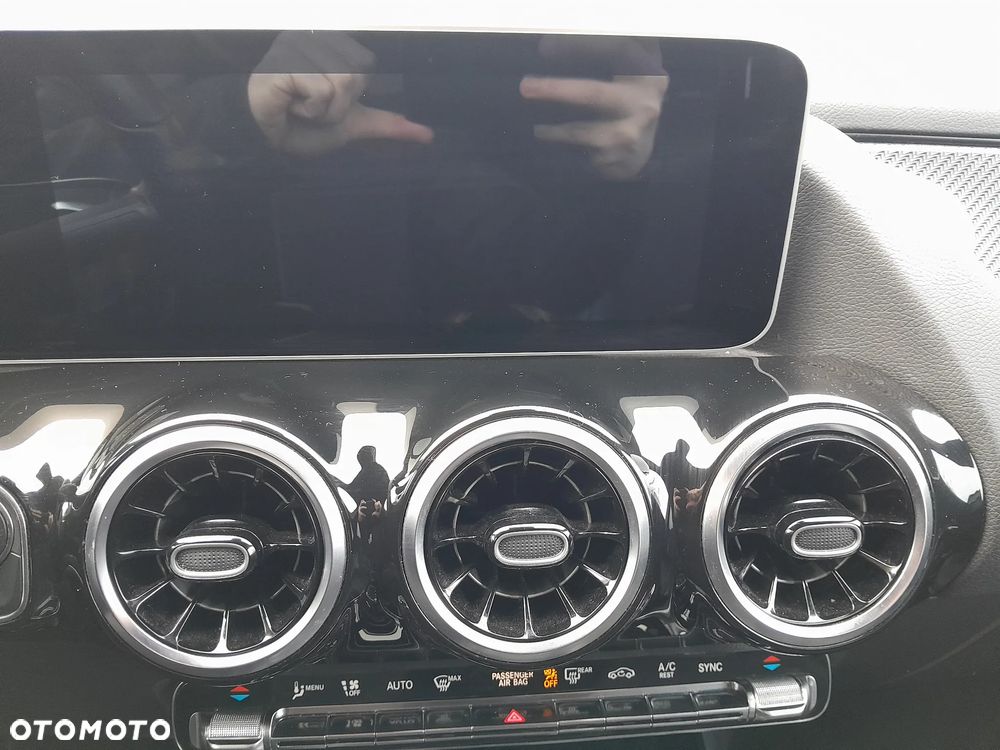 Mercedes-Benz GLA 200 AMG Line - 11