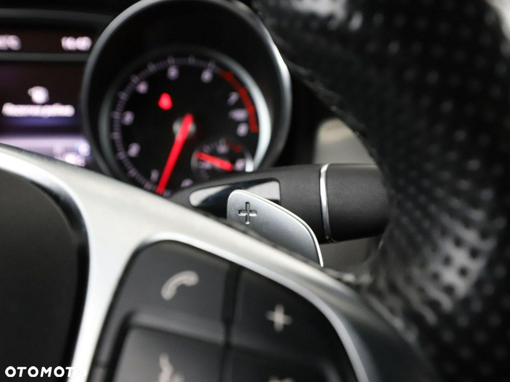 Mercedes-Benz CLA 220 4Matic 7G-DCT AMG Line - 33