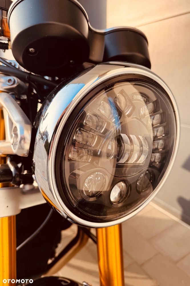 Triumph Thruxton - 10