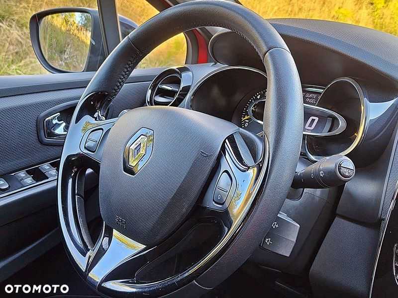 Renault Clio 1.2 16V 75 Luxe - 12