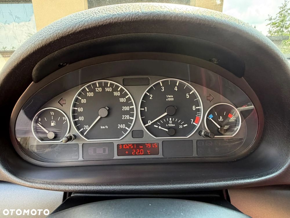 BMW Seria 3 318i - 8