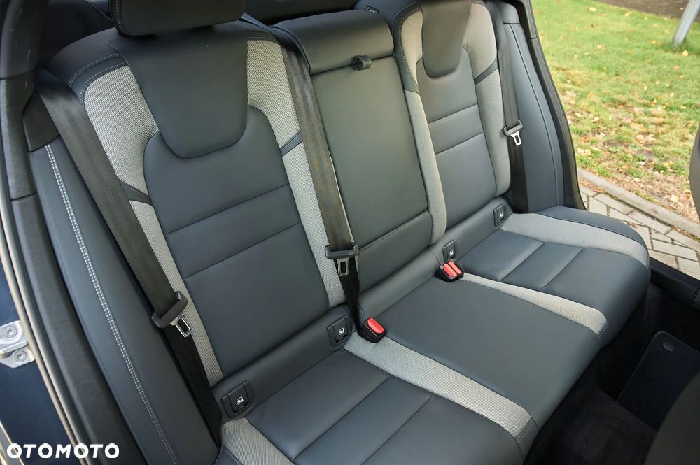 Volvo S60 B4 B R-Design - 8