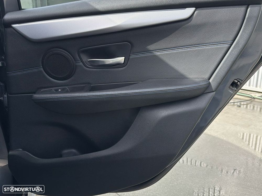 BMW 225xe Active Tourer - 23