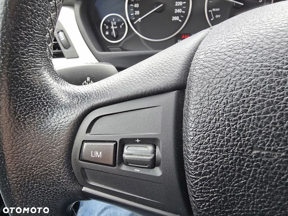 BMW Seria 3 318d - 15