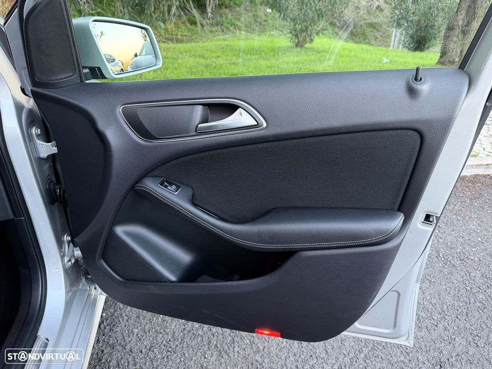 Mercedes-Benz B 180 d Style - 17