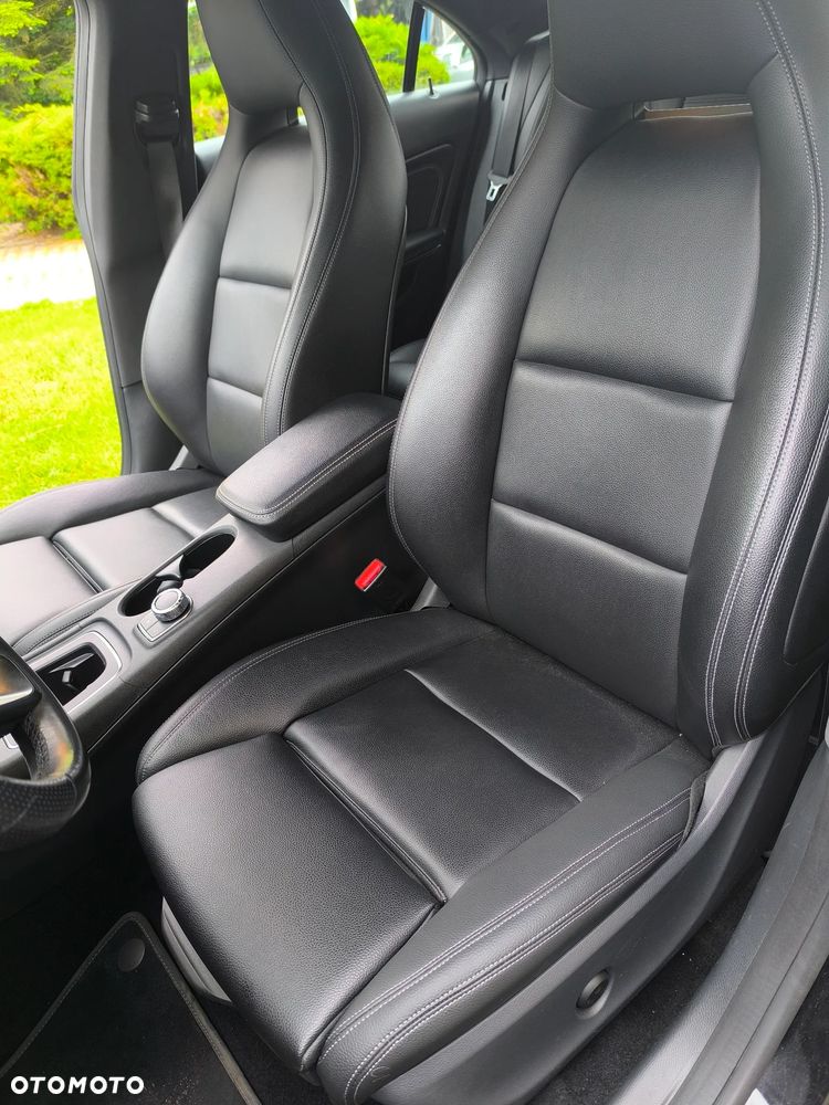Mercedes-Benz CLA 250 7G-DCT Peak Edition - 12
