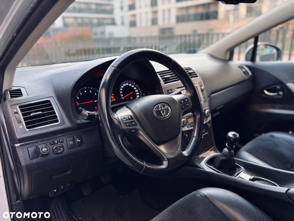 Toyota Avensis 1.8 Sol NAVI - 8