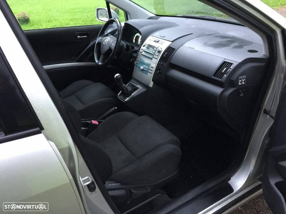 Toyota Corolla Verso 2.0 D-4D - 5