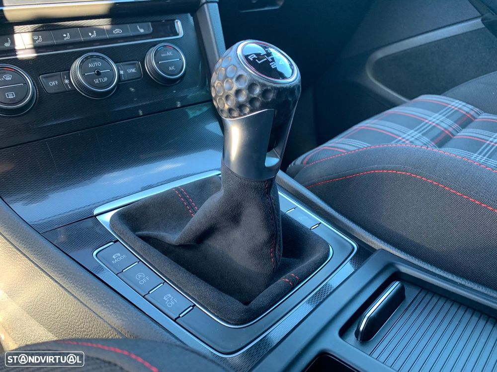 VW Golf 2.0 TSi GTi - 36