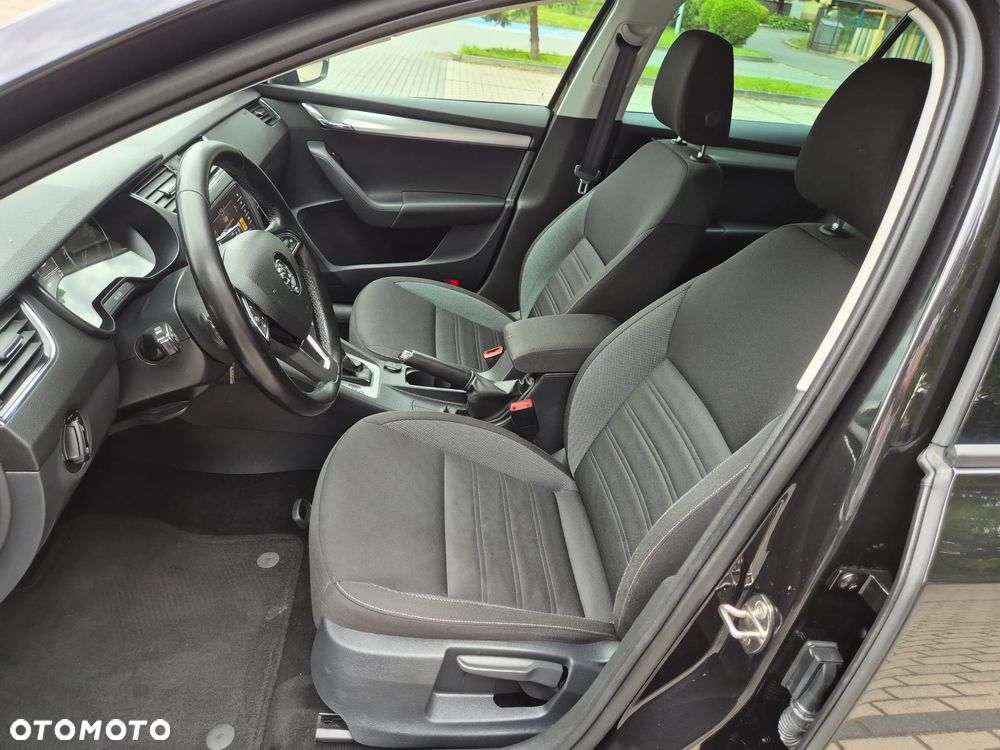 Skoda Octavia 1.6 TDI DSG Ambition - 28