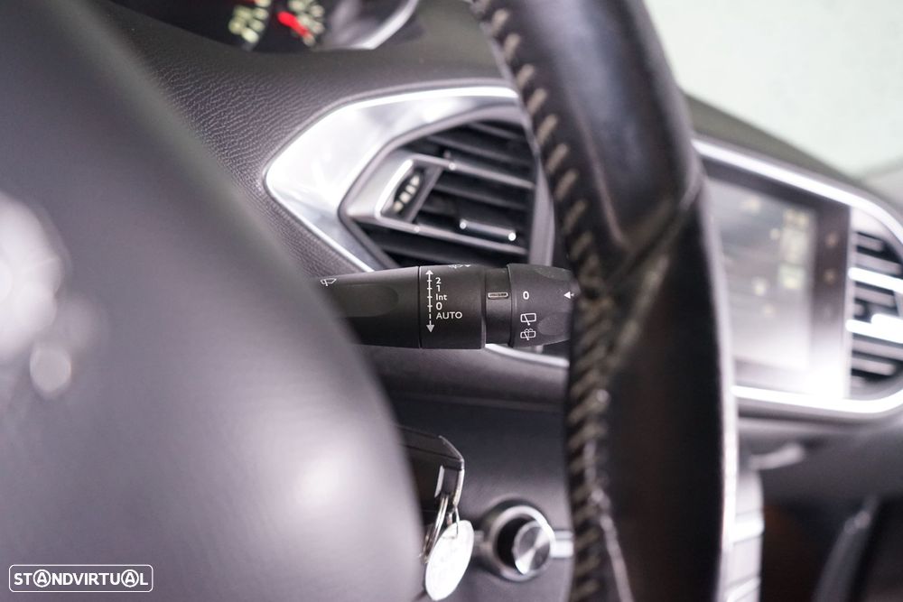Peugeot 308 1.6 e-HDi Allure - 24