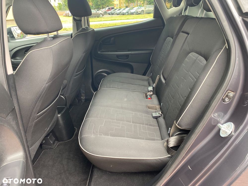 Kia Venga 1.6 CVVT Titanium Collection - 10