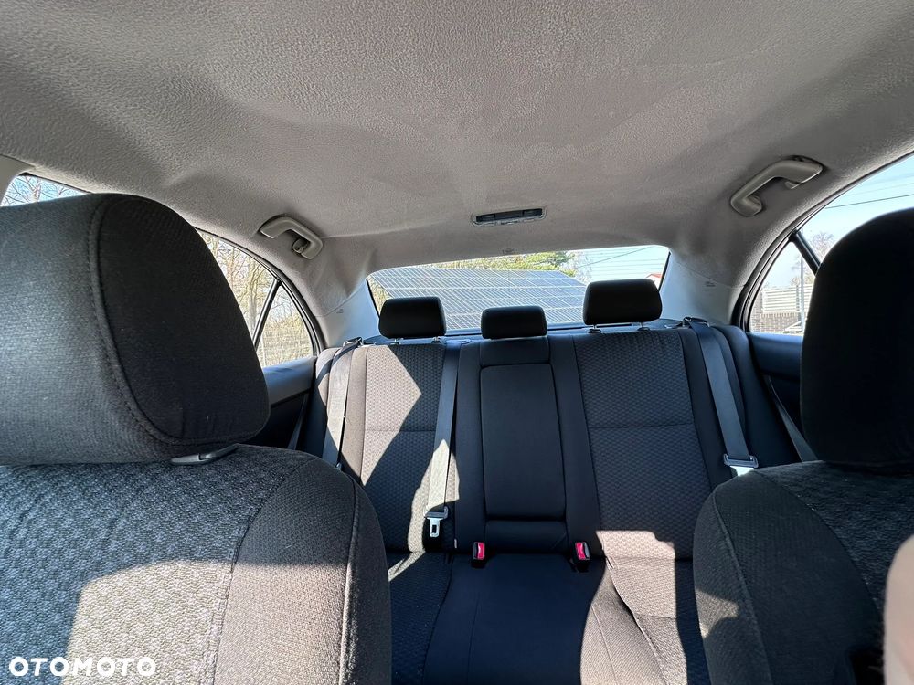 Toyota Avensis 2.0 VVT-i High - 12