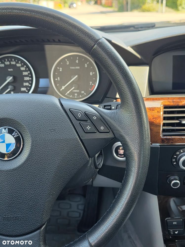 BMW Seria 5 530xi - 28