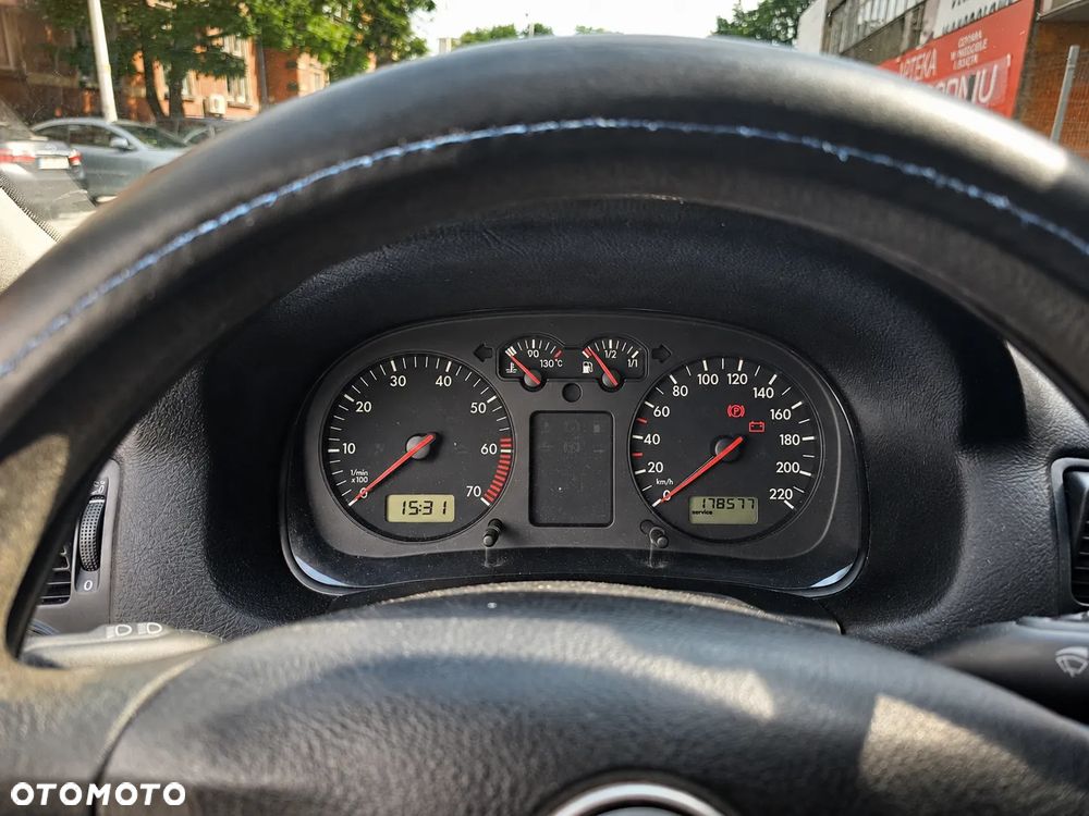Volkswagen Golf - 8